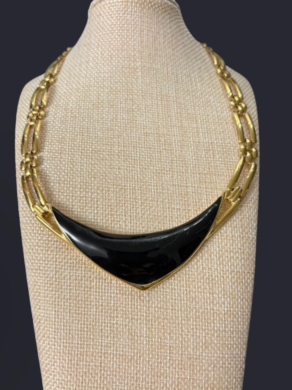 🦖5 for $20 | Gold and Black V-Shaped Statement Necklace - vintage style